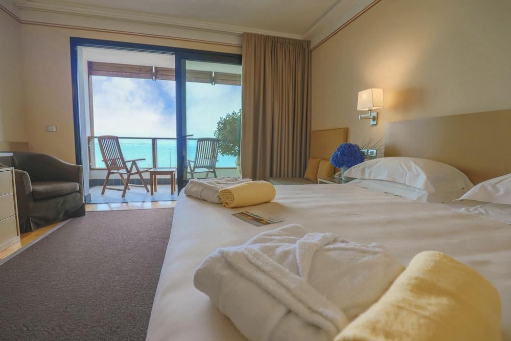 Hotel Acquaviva Del Garda Desenzano del Garda Buitenkant foto