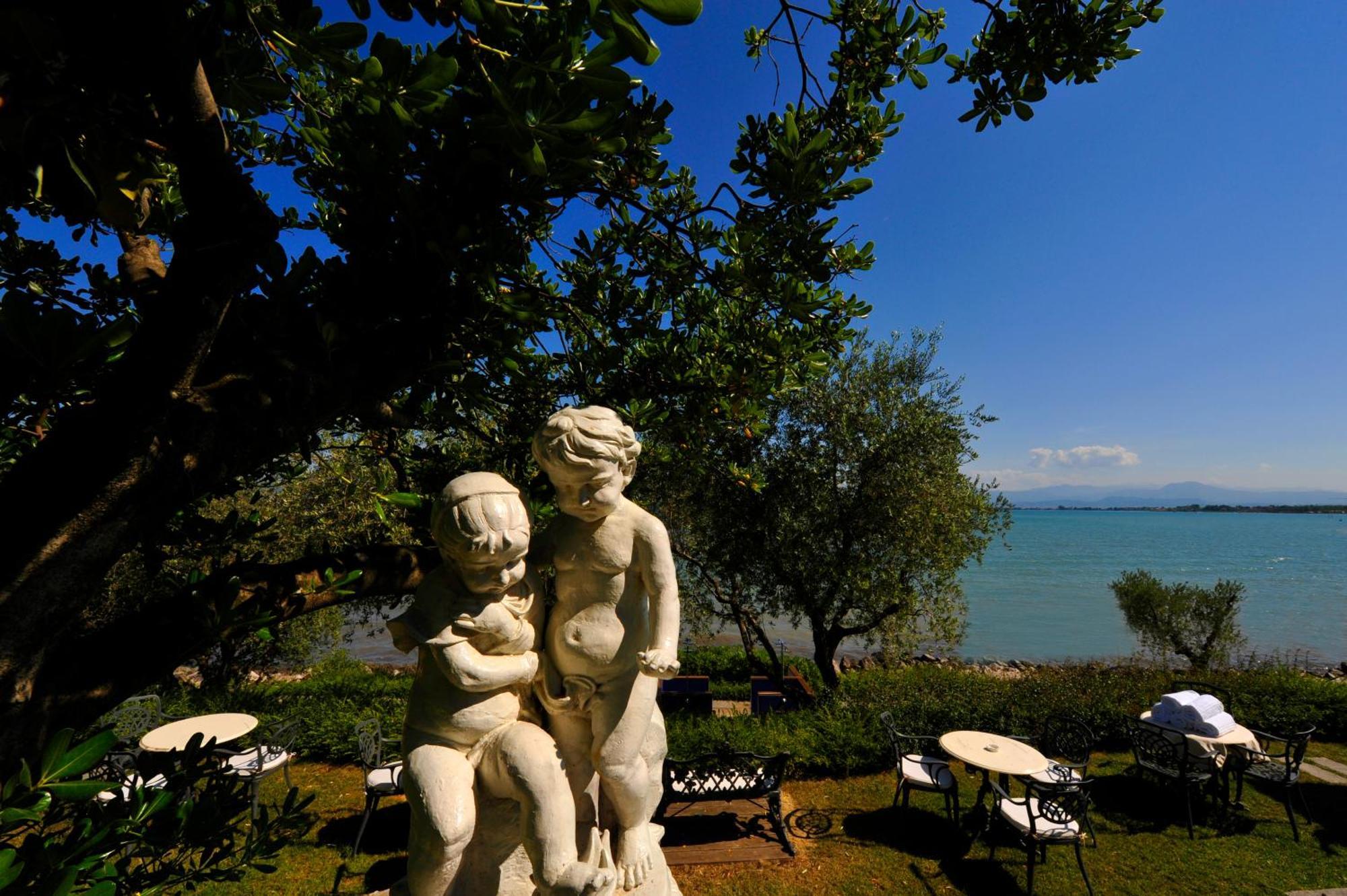 Hotel Acquaviva Del Garda Desenzano del Garda Buitenkant foto