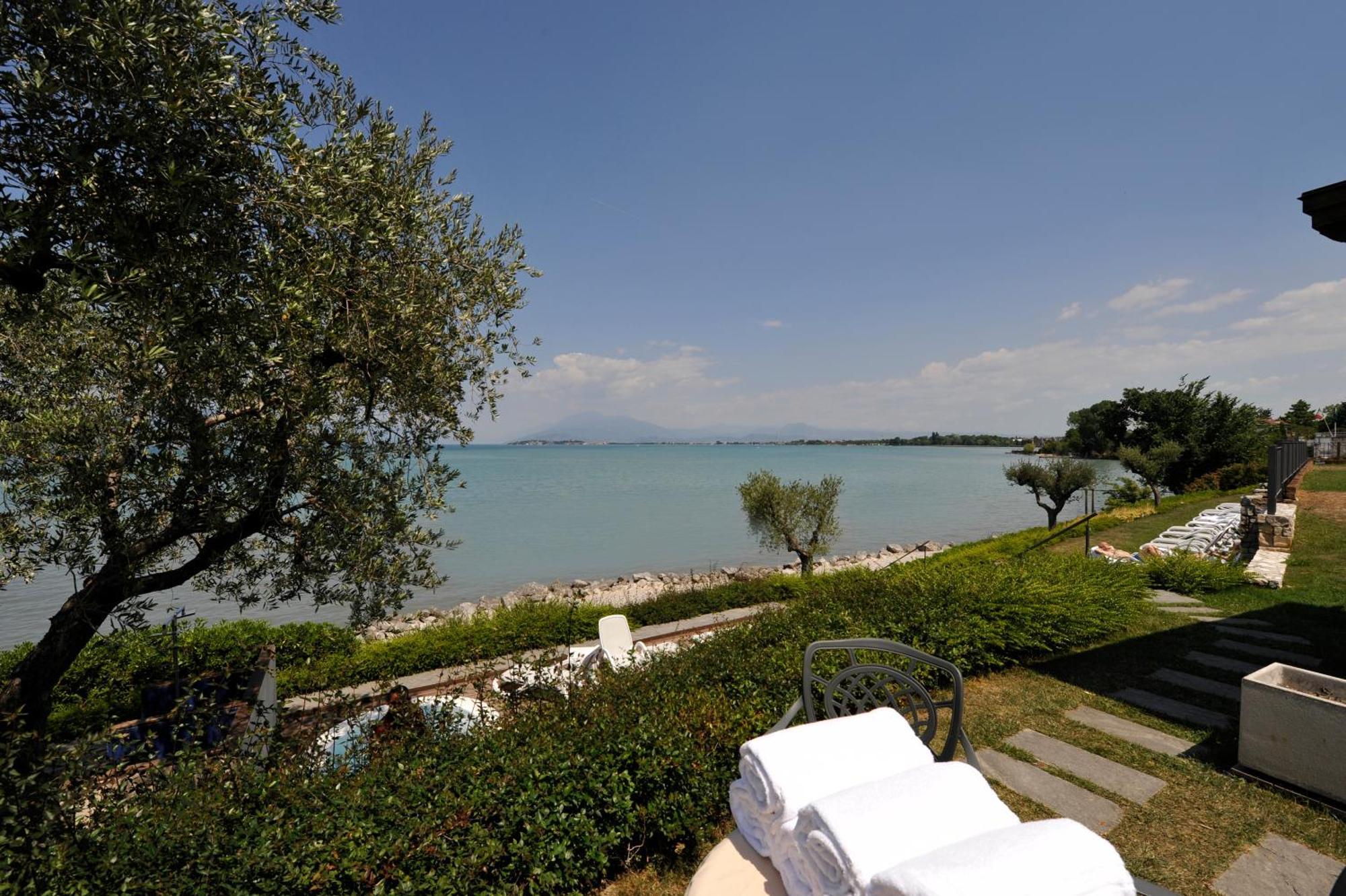 Hotel Acquaviva Del Garda Desenzano del Garda Buitenkant foto