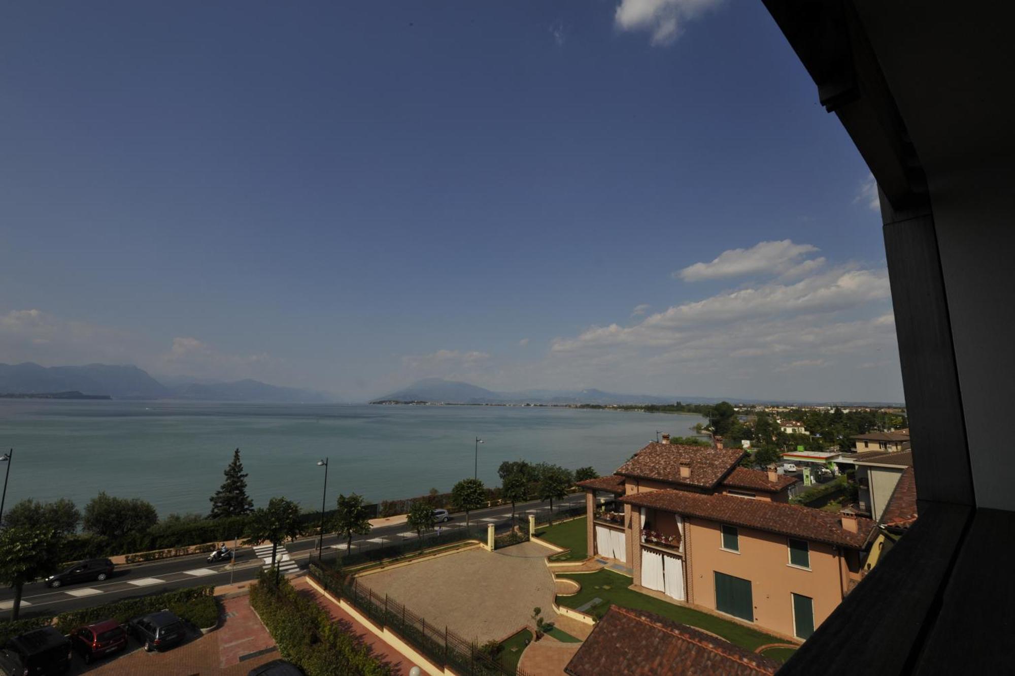 Hotel Acquaviva Del Garda Desenzano del Garda Buitenkant foto