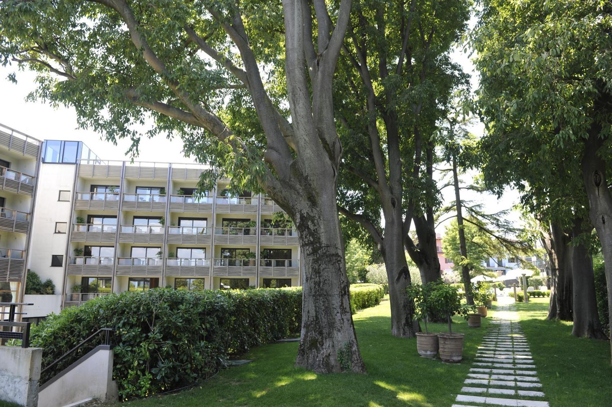 Hotel Acquaviva Del Garda Desenzano del Garda Buitenkant foto