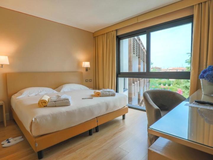 Hotel Acquaviva Del Garda Desenzano del Garda Buitenkant foto